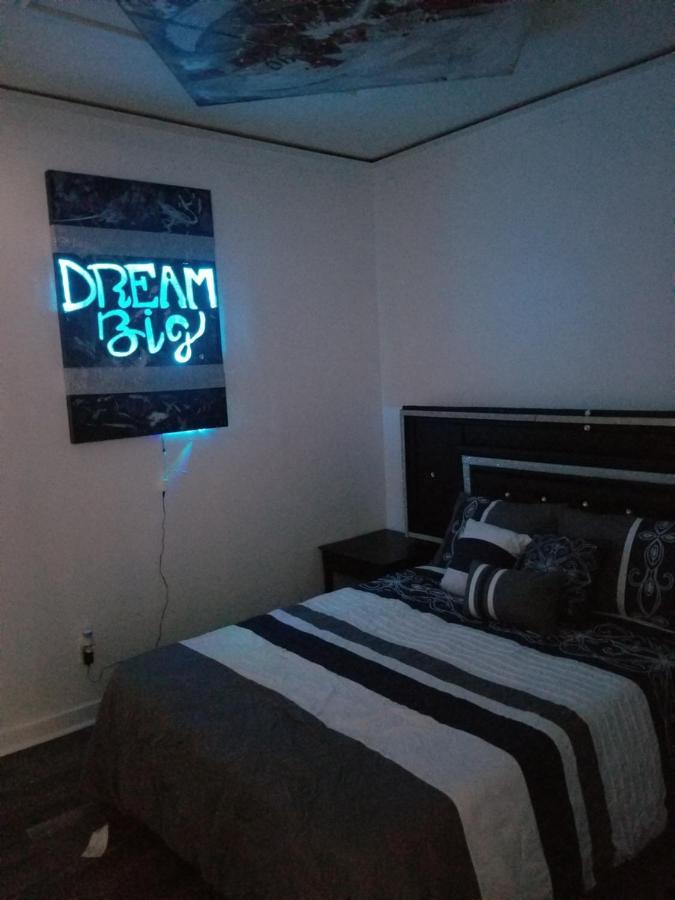 Cozy And Unique Getaway Apartment Hamilton Bagian luar foto
